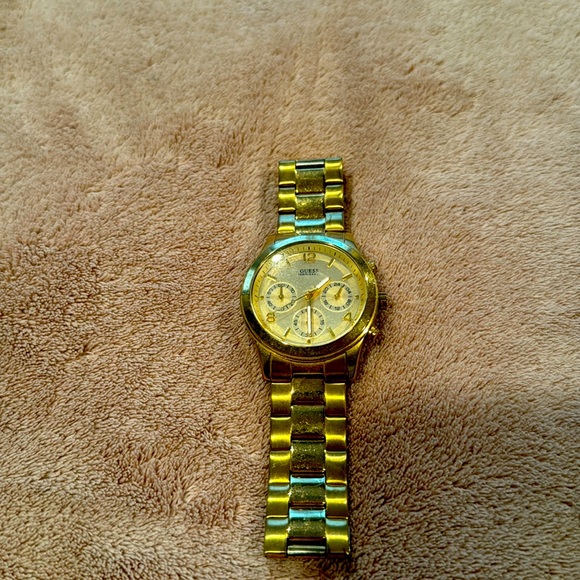 Guess Accessories - Gold watch